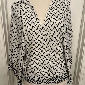 Women,s Black and white blouse large